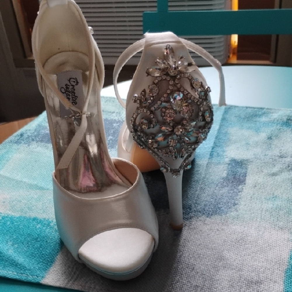 Elegant White Bridal Heels NWOT